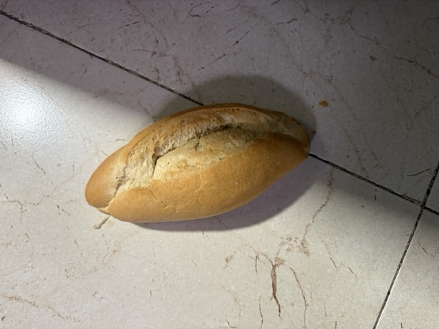 El misterio del pan intruso